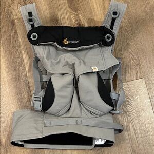 Ergobaby Carrier- gray/black